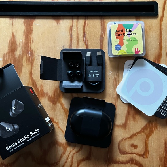 Dr Dre Beats Studio Buds in Black with extra perfect fit ear covers. - Picture 2 of 5